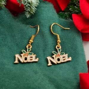 Noel Festive Holiday Holly Dangle Earrings